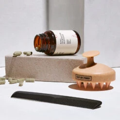 Stimulating Scalp Brush Brosse Stimulante Cuir Chevelu -Cosmétiques De Mode 02 22 CutbyFred Stim Brush 2 Encart Inspi2 TINY