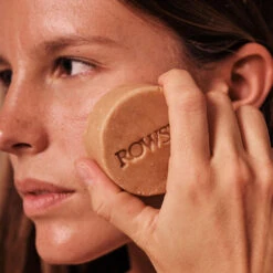 Nettoyant Visage Solide Orange & Centella Asiatica Peau Sèche -Cosmétiques De Mode 02 22 Encart Inspi Cleanser Rose ROWSE