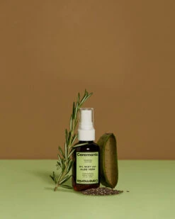 Élixir Cheveux Nourrissant Oil Mist Con Aloe Vera 11 Élixir Cheveux Nourrissant Oil Mist Con Aloe Vera -Cosmétiques De Mode 0332 Ceremonia OIL MIST SH 04 TAN BACKDROP 019