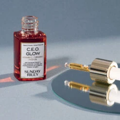 Sunday Riley C.E.O. Glow Vitamin C & Turmeric Face Oil Huile Visage Éclat -Cosmétiques De Mode 04 22 Encart Inspi CEO Oil Sunday Riley