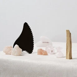 Gua Sha Peau D'Ange Corps -Cosmétiques De Mode 07 21 Sentara Encart Inspi7 TINY d095b2f1 c7d9 4f50 80c1 4f6793e3a45e