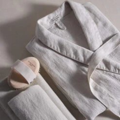 Serviette De Toilette -Cosmétiques De Mode 11 21 Encart Secondaire Textiles OMCS 2021 TINY 8d8b6b93 9082 45d0 9562 2e64f615710b