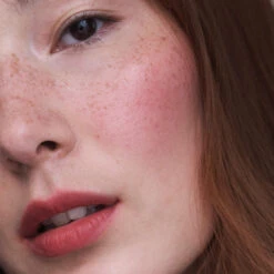 Bisou Blush Crème 38 Bisou Blush Crème -Cosmétiques De Mode 1vfr bisou blush aissa carre