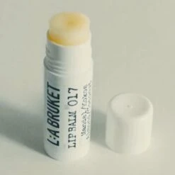 L:A Bruket Lip Balm Baume à Lèvres Protecteur 017 -Cosmétiques De Mode Capture d ecran 2023 03 01 a 15.59.59