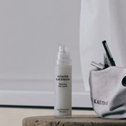 Renewing Day Cream Crème De Jour Anti-Âge -Cosmétiques De Mode Encart inspi SK Renewing 22 Day 2