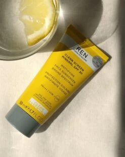 REN CLEAN SKINCARE Clean Screen Protection Solaire Matifiante Visage SPF 30 -Cosmétiques De Mode SolaireRENmatifiant post
