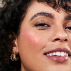 RMS Beauty ReDimension Hydra Powder Blush 26 RMS Beauty ReDimension Hydra Powder Blush -Cosmétiques De Mode visuel modele blush rms Mai Tai